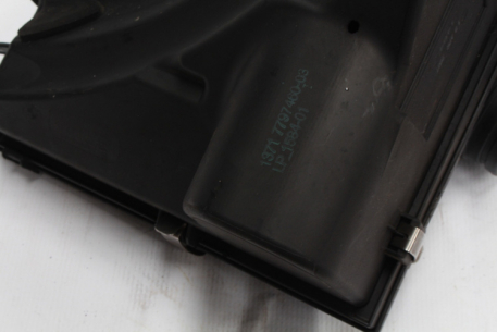 [Obr.: 10/47/59/2-teleso-vzduchoveho-filtra-bmw-e92-7797460-03-1696450427.jpg]