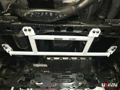 [Obr.: 10/56/09/0-toyota-fj-cruiser-xj10-gsj10-4.0-v6-4wd-10-17-ultraracing-4-point-front-lower-brace-1696469835.jpg]