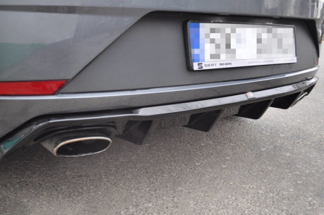 [Obr.: 11/07/45/7-maxton-design-vlozka-zadniho-narazniku-pro-seat-leon-cupra-mk3-facelift-cerny-leskly-plast-abs-hatchback-1724248278.jpg]