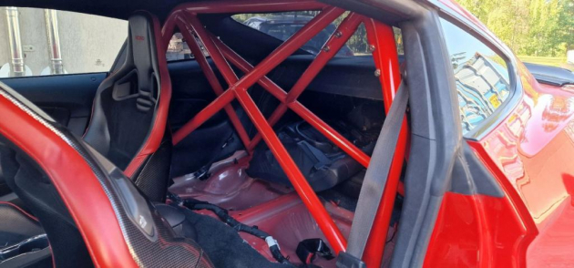 [Obr.: 11/76/59/2-bolt-in-half-roll-cage-ford-mustang-vi-red-1761313483.jpg]
